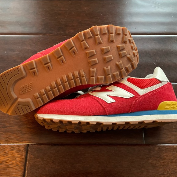 New Balance Womens Retro Sneakers Red and White Yellow - Picture 8 of 10